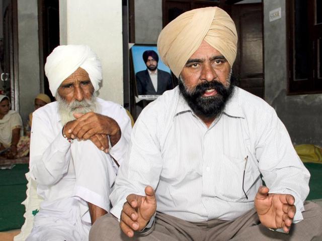 Police firing victim Gurjeet Singh’s father Sadhu Singh in his house at Sarawan village in Faridkot district on Tuesday. (Sanjeev Kumar/HT) Police firing victim Gurjeet Singh’s father Sadhu Singh in his house at Sarawan village in Faridkot district on Tuesday. (Sanjeev Kumar/HT)