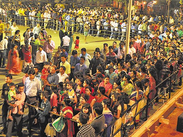 A rush of devotees at a puja pandal in Ranchi on Tuesday.(Diwakar Prasad/ HT Photo) A rush of devotees at a puja pandal in Ranchi on Tuesday.(Diwakar Prasad/ HT Photo)