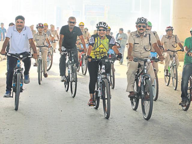 Joint commissioner of police Saurabh Singh cycles with his staff to create awareness about non-motorised transport. (Parveen Kumar/HT Photo) Joint commissioner of police Saurabh Singh cycles with his staff to create awareness about non-motorised transport. (Parveen Kumar/HT Photo)