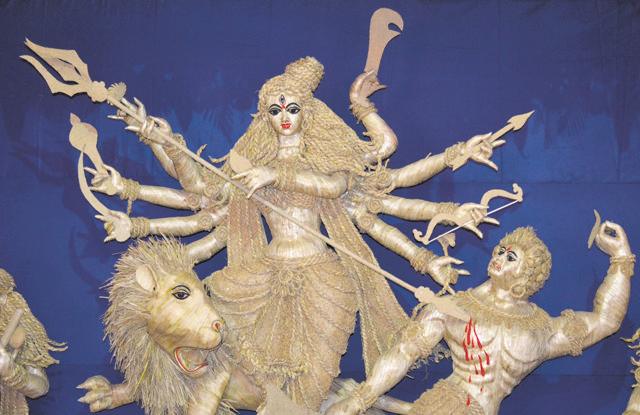 A Durga idol made of paddy straw in Dhanbad. (Chandan Paul/HT Photo) A Durga idol made of paddy straw in Dhanbad. (Chandan Paul/HT Photo)