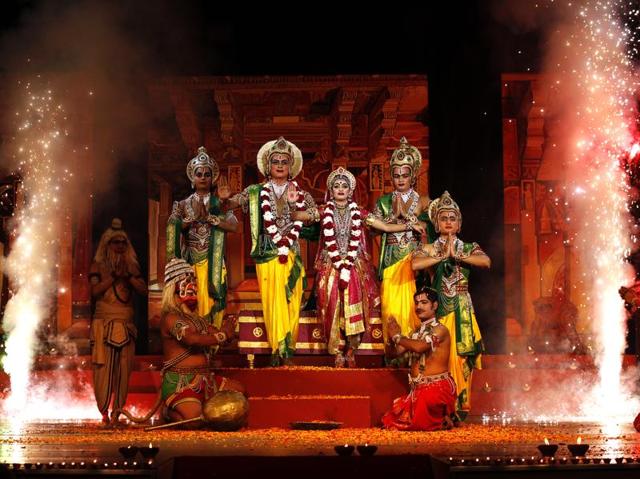 A scene from the Ramlila held at the Shriram Bharatiya Kala Kendra in New Delhi. (Ajay Aggarwal/HT Photo)