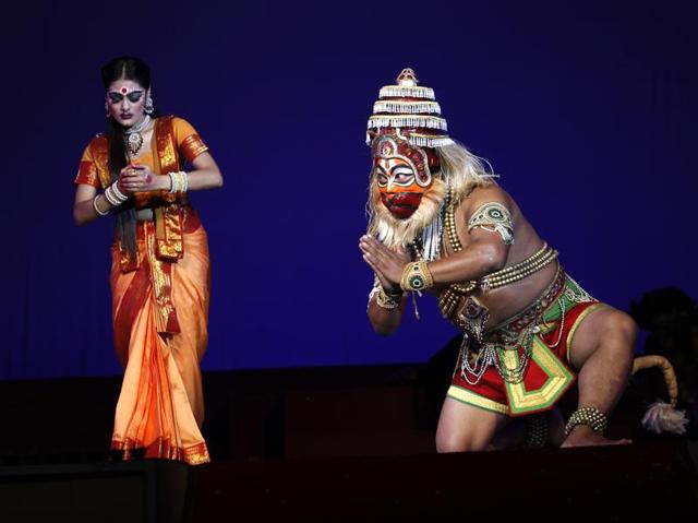 Hanuman meets Sita at Ashok vatika : Scene from the Ramlila held at the Shriram Bharatiya Kala Kendra in New Delhi (Ajay Aggarwal/HT Photo)