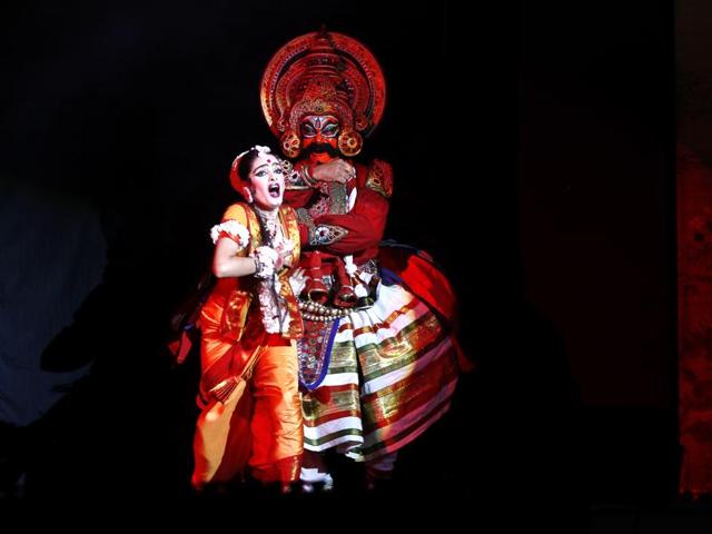 Sita Haran scene from the Ramlila held at the Shriram Bharatiya Kala Kendra in New Delhi (Ajay Aggarwal/HT Photo)
