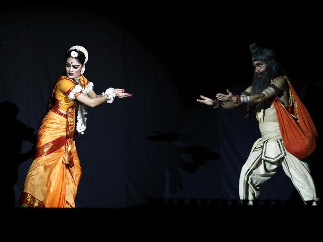 Sita Haran scene from the Ramlila held at the Shriram Bharatiya Kala Kendra in New Delhi (Ajay Aggarwal/HT Photo)