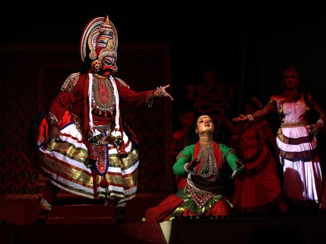 Surpanakha at Lanka : Scene from Ramlila held at the Shriram Bharatiya Kala Kendra in New Delhi (Ajay Aggarwal/HT Photo)