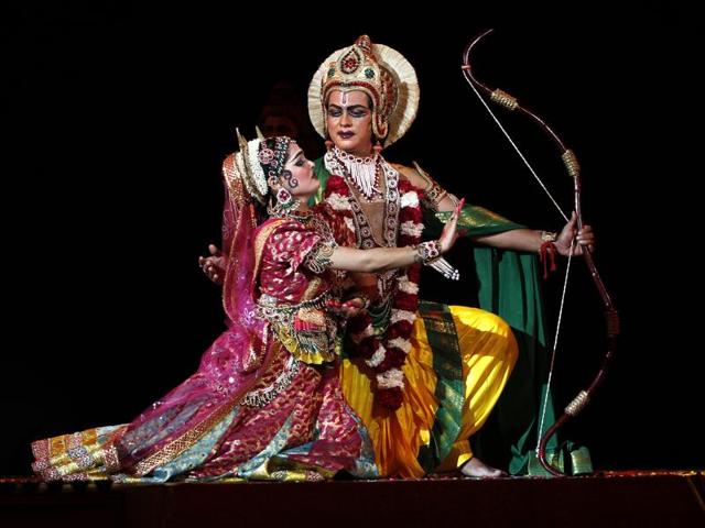 Scene from the Ramlila held at the Shriram Bharatiya Kala Kendra in New Delhi (Ajay Aggarwal/HT Photo)