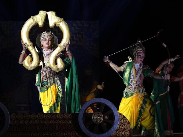 Ram breaks the Pinaka at Sita Swayamvar: Scene from the Shriram Bharatiya Kala Kendra in New Delhi. (Ajay Aggarwal/HT Photo)