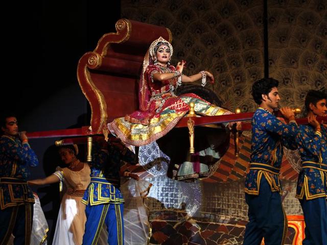 Sita Swayamvar : Scene from the Ramlila held at the Shriram Bharatiya Kala Kendra in New Delhi. (Ajay Aggarwal/HT Photo)