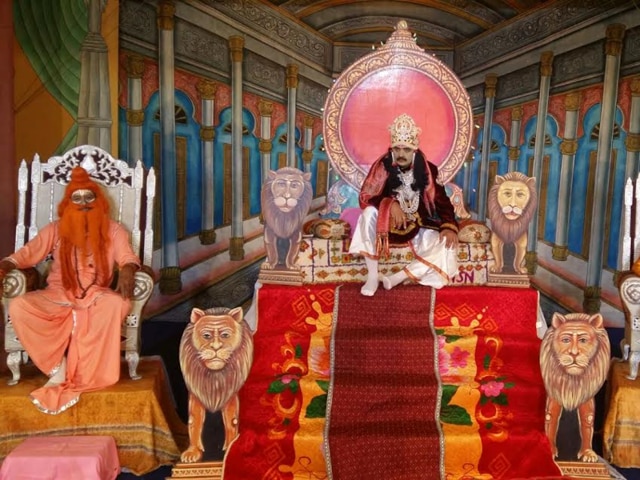 Two Ramlila groups in Bundelkhand are spreading the message of communal harmony through their epic performed by Hindu and Muslim artistes. (HT photo) Two Ramlila groups in Bundelkhand are spreading the message of communal harmony through their epic performed by Hindu and Muslim artistes. (HT photo)