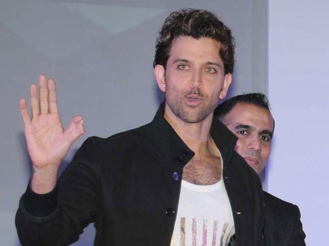 Hey dude, long time! Hrithik Roshan waves at his fans the launch of an e-commerce website in Bengaluru, on Oct 21, 2015. (IANS)