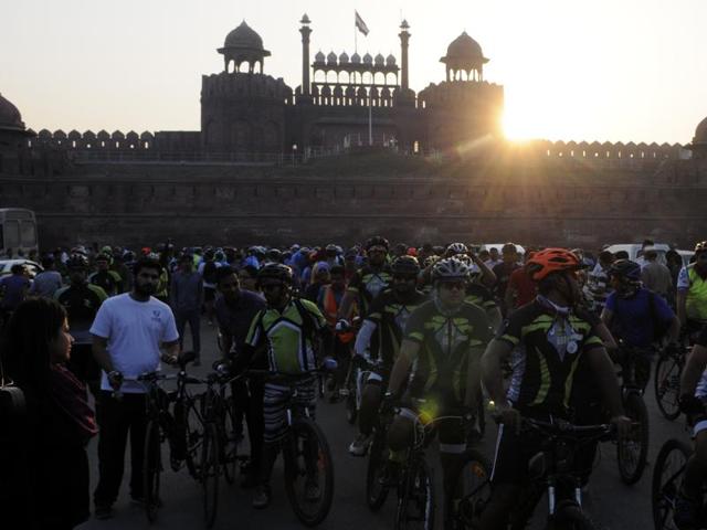 Cyclists participated in a rally from Red Fort to Bhagwan Das Marg to mark Delhi's first ‘Car-Free Day’, launched by the government in its ‘Ab Bas Kare’ initiative, on Thursday. (Sonu Mehta/ HT Photo)