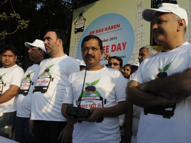 Chief minister Arvind Kejriwal and deputy CM Manish Sisodia, along with other ministers participated in a cycle rally from Red Fort to Bhagwan Das Marg, leading Delhi's first car-free day. (Sonu Mehta/ HT Photo)