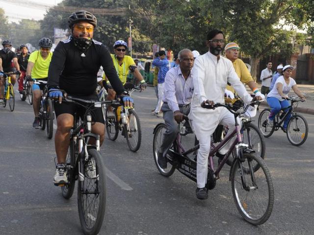 Delhi government said the 22nd day of every month will host a car-free day in the national Capital, an initiative to encourage users to opt for public or environment-friendly modes of transportation. (Sonu Mehta/ HT Photo)