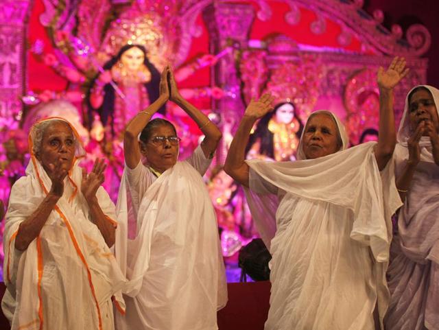 Widows from Vrindavan celebrate Durga Puja festival at Arambagh Puja Park in New Delhi. (Raj K Raj/HT Photo)