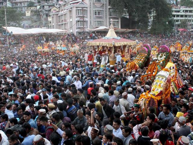 Kullu Dussehra, popular throughout the world, has a number of unique traditions, which begin on Vijaydashmi every year and continue for the next seven days. (aqil khan/ht photo)
