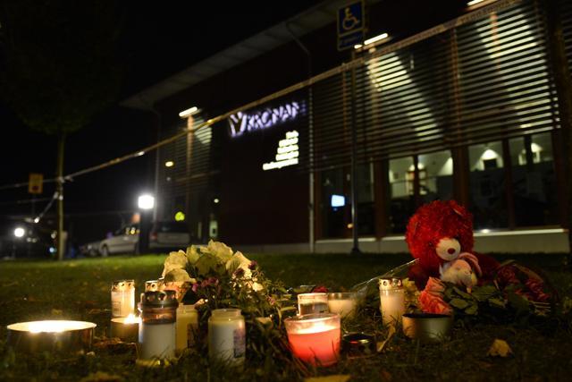Flowers and candles were left the scene of a primary and middle school in Trollhattan, southwestern Sweden, where a masked man armed with a sword attacked students and staff members. (AFP Photo) Flowers and candles were left the scene of a primary and middle school in Trollhattan, southwestern Sweden, where a masked man armed with a sword attacked students and staff members. (AFP Photo)