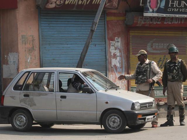 In Srinagar, the restrictions were imposed in areas under five police stations of the city following a protest call by Hurriyat Chairman Syed Ali Shah Geelani over Zahid’s death. (Waseem Andrabi/ HT )