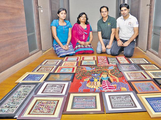 A group of students from the Institute of Management Technology has been marketing paintings made by tribal women in Jharkhand. (Sakib Ali/HT Photo) A group of students from the Institute of Management Technology has been marketing paintings made by tribal women in Jharkhand. (Sakib Ali/HT Photo)
