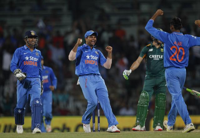 Indians celebrate the dismissal of South Africa's Faf du Plessis, during their fourth one-day international cricket match in Chennai, India, Thursday, Oct. 22, 2015. (AP)