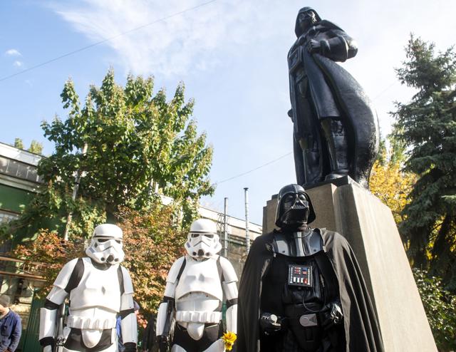 People dressed as characters from 'Star Wars' film take part in an inauguration ceremony of a Darth Vader monument, formerly a statue of Soviet founder Lenin, in the southern Ukrainian city of Odessa. (AFP Photo) People dressed as characters from 'Star Wars' film take part in an inauguration ceremony of a Darth Vader monument, formerly a statue of Soviet founder Lenin, in the southern Ukrainian city of Odessa. (AFP Photo)