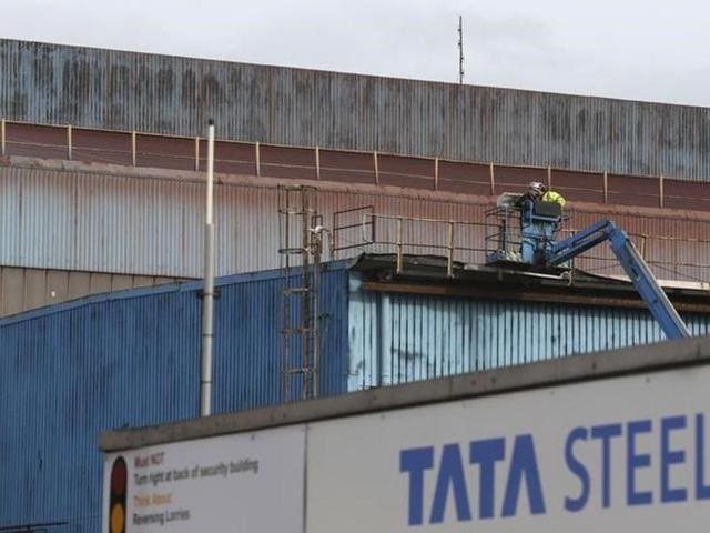 Workers use an elevated work platform at the Tata Steel plant in Motherwell, Scotland, Britain. Tata Steel has announced plans to offer 3 million pounds to the UK town of Scunthorpe to develop jobs. (REUTERS Photo) Workers use an elevated work platform at the Tata Steel plant in Motherwell, Scotland, Britain. Tata Steel has announced plans to offer 3 million pounds to the UK town of Scunthorpe to develop jobs. (REUTERS Photo)