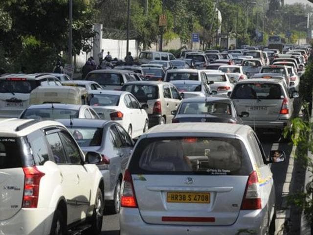 President of the Chandigarh Beopar Mandal Charanjiv Singh said, “The traders are ready to abide by the administration’s orders.”(HT Photo) President of the Chandigarh Beopar Mandal Charanjiv Singh said, “The traders are ready to abide by the administration’s orders.”(HT Photo)