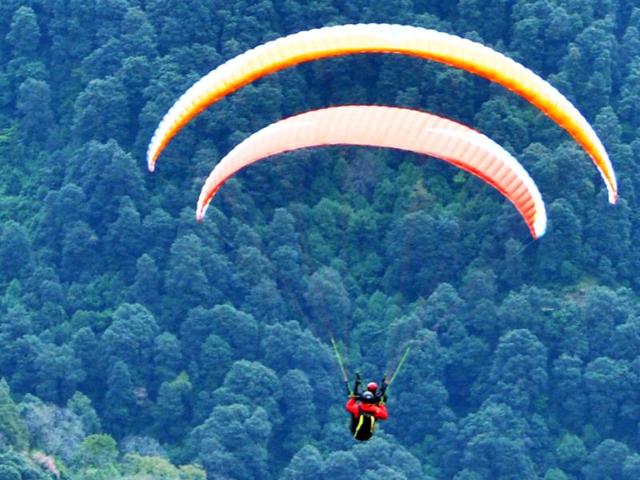 This is the first Paragliding World Cup to be held not only in India but South Asia. (Shyam Sharma/HT )