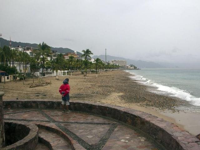 A man looks at the Ocean in Puerto Vallarta, Mexico on October 23 ,2015, during hurricane Patricia. Monster Hurricane Patricia roared toward Mexico's Pacific coast on Friday, prompting authorities to evacuate villagers, close ports and urge tourists to cancel trips over fears of a catastrophe. (AFP Photo) A man looks at the Ocean in Puerto Vallarta, Mexico on October 23 ,2015, during hurricane Patricia. Monster Hurricane Patricia roared toward Mexico's Pacific coast on Friday, prompting authorities to evacuate villagers, close ports and urge tourists to cancel trips over fears of a catastrophe. (AFP Photo)