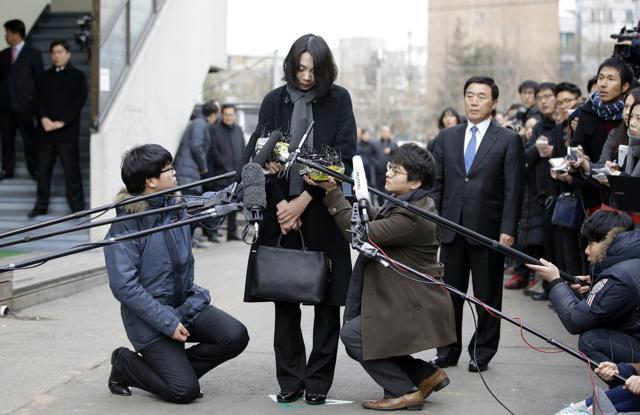 In this Dec 12, 2014 file photo, Cho Hyun-ah, who was head of cabin service at Korean Air and the oldest child of Korean Air chairman Cho Yang-ho, speaks to the media upon her arrival for questioning at the Aviation and Railway Accident Investigation Board office of Ministry of Land, Infrastructure and Transport in Seoul, South Korea. (AP Photo) ( ) In this Dec 12, 2014 file photo, Cho Hyun-ah, who was head of cabin service at Korean Air and the oldest child of Korean Air chairman Cho Yang-ho, speaks to the media upon her arrival for questioning at the Aviation and Railway Accident Investigation Board office of Ministry of Land, Infrastructure and Transport in Seoul, South Korea. (AP Photo) ( )