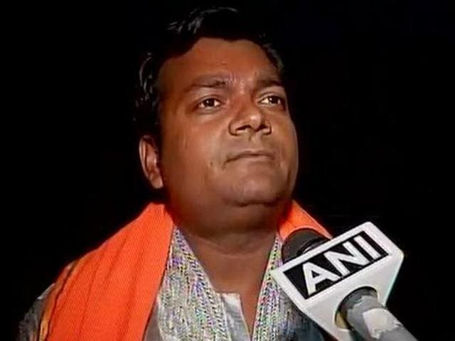 One activist, claiming to be of the Shiv Sena, said the men had done nothing wrong.(ANI Photo)