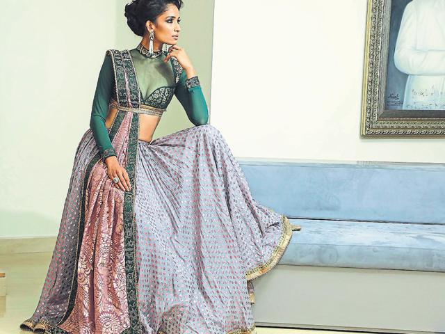 This lehenga-choli ensemble by JJ Valaya spells out modern charm without giving up on Benarasi handcrafted intricacy. We love how comfort mixes with bridal elegance in this ensemble, with the dupatta cinched beautifully with a batua belt.