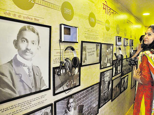 Gandhi’s life and struggle during the pre-Independence era was portrayed through recordings and photographs. (Parveen Kumar/HT Photo) Gandhi’s life and struggle during the pre-Independence era was portrayed through recordings and photographs. (Parveen Kumar/HT Photo)