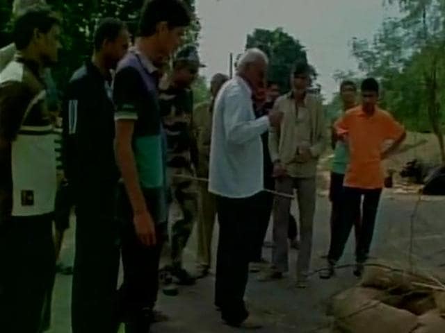 Villagers living along the International Border have been asked to remain vigilant as the ceasefire violation in Jammu and Kashmir continues.(ANI Photo) Villagers living along the International Border have been asked to remain vigilant as the ceasefire violation in Jammu and Kashmir continues.(ANI Photo)