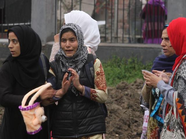 Hundreds of thousands of people rushed out of their houses and offices in parts of Jammu and Kashmir, Himachal Pradesh, Punjab and Haryana. There were no reports of casualties, but there was a major damage to property in Kashmir. (Waseem Andrabi/ HT photo) Hundreds of thousands of people rushed out of their houses and offices in parts of Jammu and Kashmir, Himachal Pradesh, Punjab and Haryana. There were no reports of casualties, but there was a major damage to property in Kashmir. (Waseem Andrabi/ HT photo)