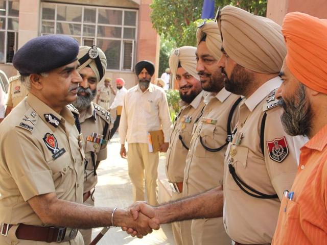 Punjab DGP Suresh Arora has directed the police machinery across the seven districts in the Bathinda zone to ensure a fair and transparent inquiry into the recent incidents of desecration of ‘birs’ of Guru Granth Sahib.(HT Photo)