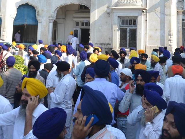 Employees of Shiromani Gurdwara Parbandhak Committee outside their office after tremors were felt around 2.40 pm in Amritsar on Monday. (HT Photo)