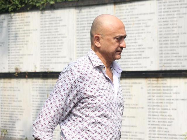 Mumbai: Actor Tej Sapru during the funeral of actor Ajit Deol in Mumbai on Oct 24, 2015. (Photo: IANS) (IANS)