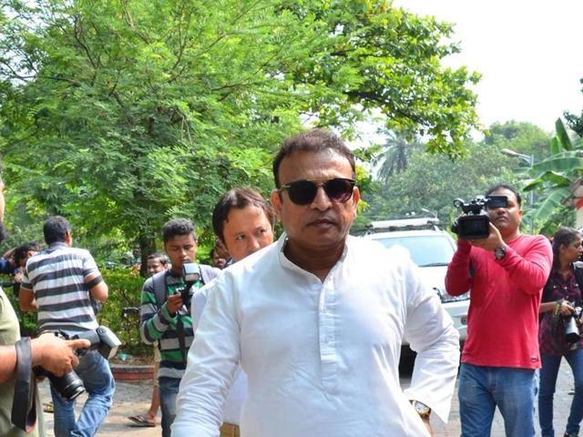 Annu Kapoor arrives for the funeral of actor Ajit Deol in Mumbai on Oct 24, 2015. (Photo: IANS) (IANS)