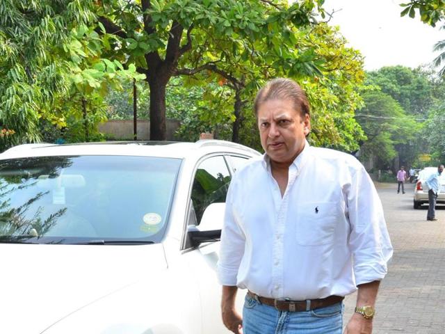 Mumbai: Filmmaker Shashi Ranjan during the funeral of actor Ajit Deol in Mumbai on Oct 24, 2015. (Photo: IANS) (IANS)