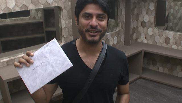 Vikas is excited to receive a letter from his wife. (COLORS TV) Vikas is excited to receive a letter from his wife. (COLORS TV)