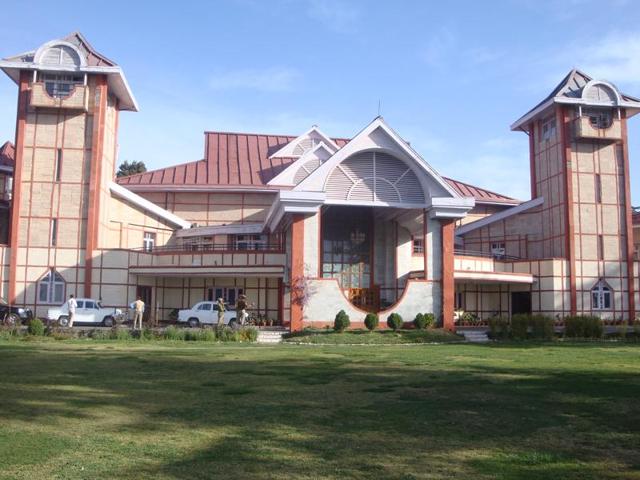 The Vishwa Hindu Parishad (VHP) wants the Himachal Pradesh government to rename Hotel Peterhoff after Maharishi Valmiki. (HT Photo) The Vishwa Hindu Parishad (VHP) wants the Himachal Pradesh government to rename Hotel Peterhoff after Maharishi Valmiki. (HT Photo)