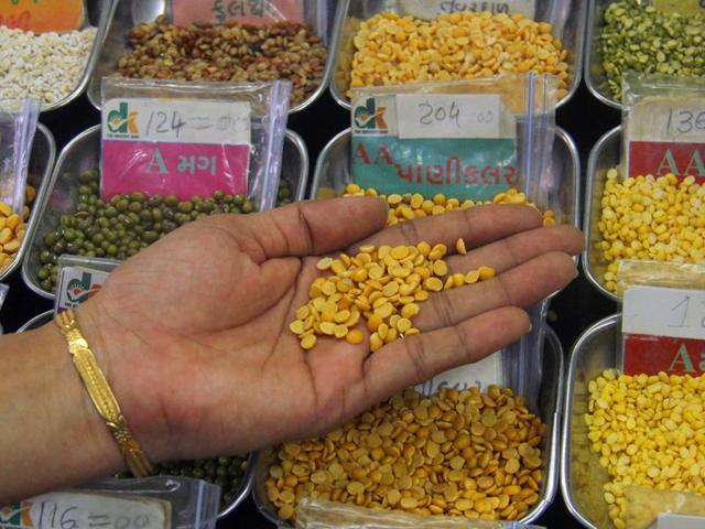 Rates of pulses at Grain store in Borivali, Mumbai. (Pramod Thakur/ HT Photo) Rates of pulses at Grain store in Borivali, Mumbai. (Pramod Thakur/ HT Photo)