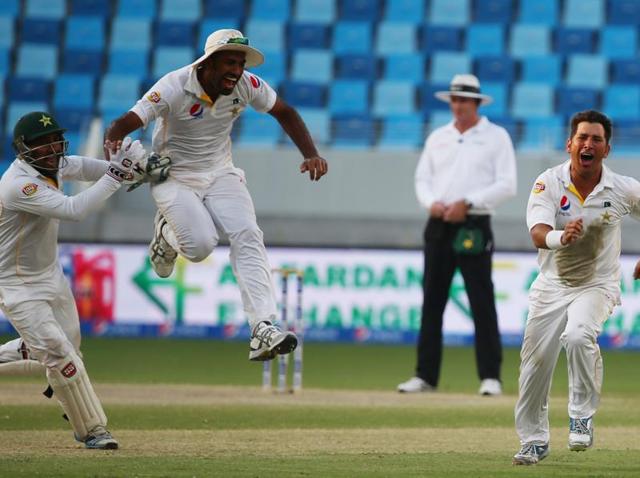 England's Mark Wood reacts after his dismissal during the fifth and last day of the second Test against Pakistan in Dubai on October 26, 2015. (AFP Photo) England's Mark Wood reacts after his dismissal during the fifth and last day of the second Test against Pakistan in Dubai on October 26, 2015. (AFP Photo)