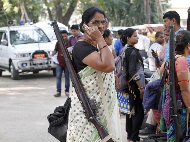 Armed officials on their way to the polling booths in Patna. (Arvind Yadav/HT Photo)