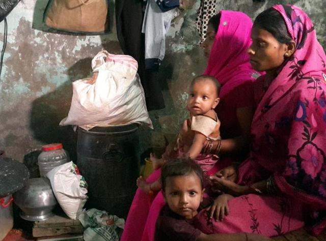 Members of a Ludhiana family who claim Geeta to be their daughter watching news of her arrival in India on Monday.(HT PHOTO) Members of a Ludhiana family who claim Geeta to be their daughter watching news of her arrival in India on Monday.(HT PHOTO)