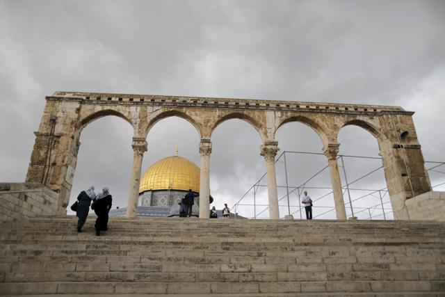 People walk near the Dome of the Rock on the compound known to Muslims as the Noble Sanctuary and to Jews as Temple Mount in Jerusalem's Old City October 26, 2015. (REUTERS) People walk near the Dome of the Rock on the compound known to Muslims as the Noble Sanctuary and to Jews as Temple Mount in Jerusalem's Old City October 26, 2015. (REUTERS)