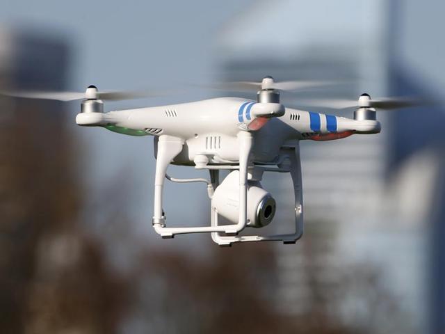 A 'Phantom 2' drone by DJI company flies during the 4th Intergalactic Meeting of Phantom's Pilots (MIPP) in an open secure area in the Bois de Boulogne, Paris, in this March 16, 2014 file photo. Wal-Mart Stores Inc applied to US regulators for permission to test drones for home delivery, curbside pickup and checking warehouse inventories, a sign it plans to go head-to-head with Amazon in using drones to fill and deliver online orders. (Reuters Photo) A 'Phantom 2' drone by DJI company flies during the 4th Intergalactic Meeting of Phantom's Pilots (MIPP) in an open secure area in the Bois de Boulogne, Paris, in this March 16, 2014 file photo. Wal-Mart Stores Inc applied to US regulators for permission to test drones for home delivery, curbside pickup and checking warehouse inventories, a sign it plans to go head-to-head with Amazon in using drones to fill and deliver online orders. (Reuters Photo)