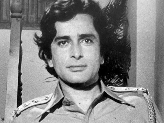Shashi Kapoor, who began his career as a child actor, has done 160 films, including 12 English films. Shashi Kapoor, who began his career as a child actor, has done 160 films, including 12 English films.