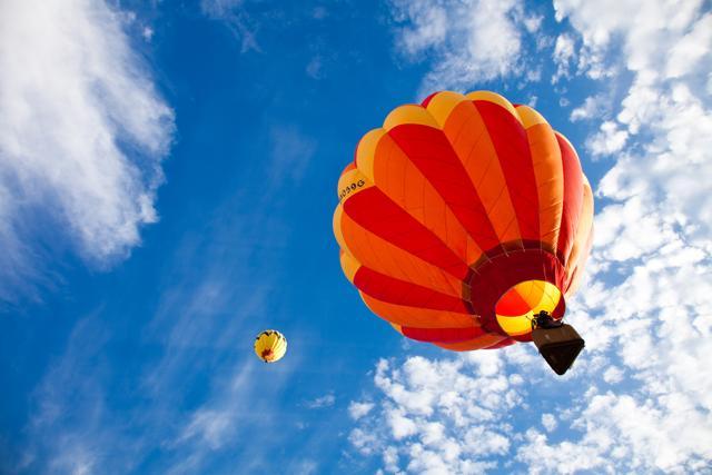 The gondollas of the baloons can accommodate the pilot and up to four passengers. (Shutterstock)