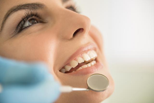 Patients need to be careful about taking care of their teeth after a filling, particularly by reducing sugar intake and brushing properly. (Shutterstock)